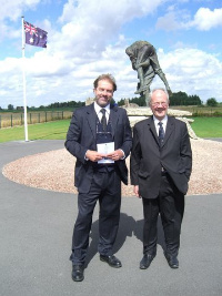 Lord Faulkner and Peter Barton in front of the Diggers Memorial